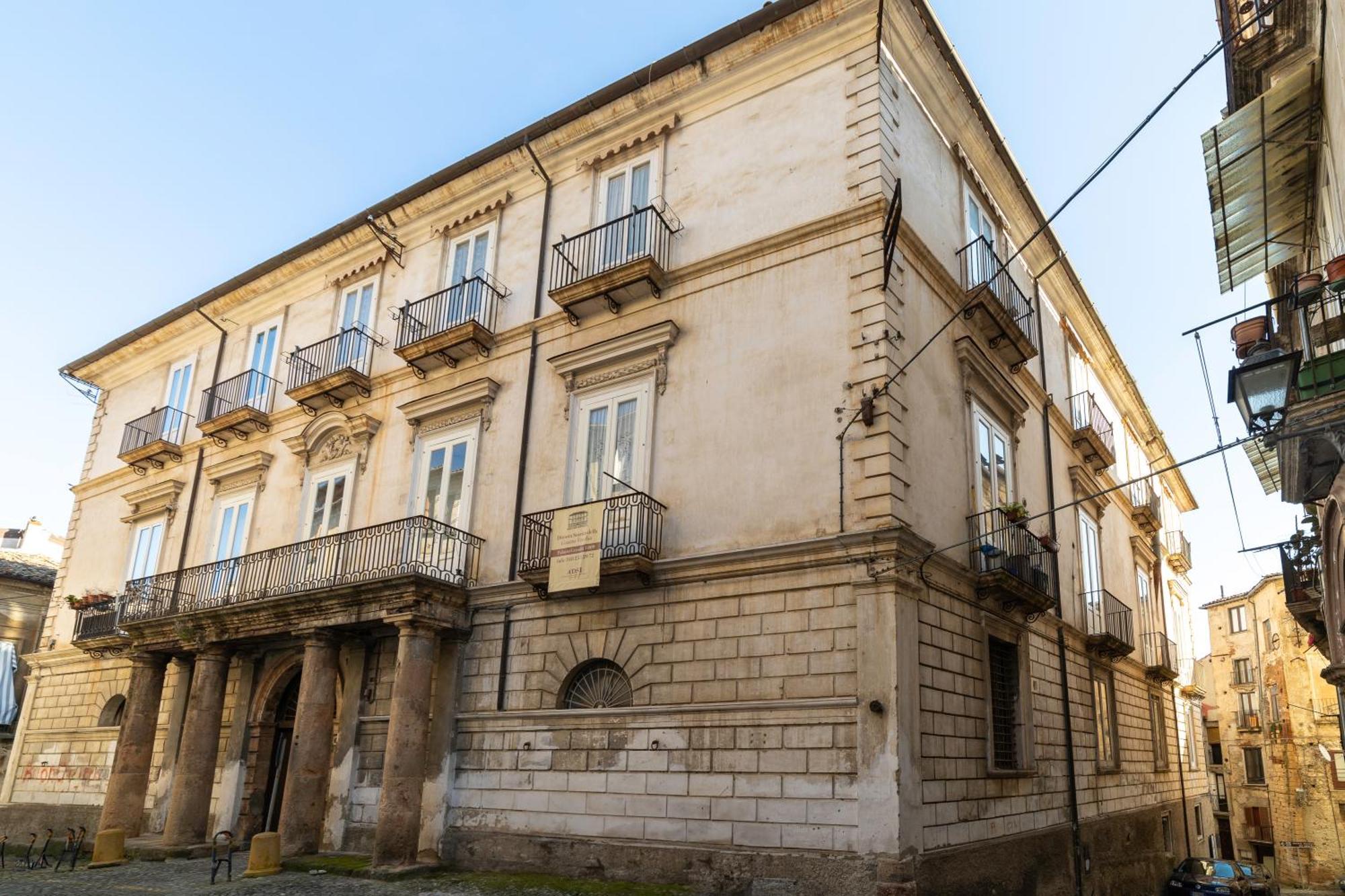 Dimora Storica Giostra Vecchia - Palazzo Grisolia 1809 Cosenza Luaran gambar