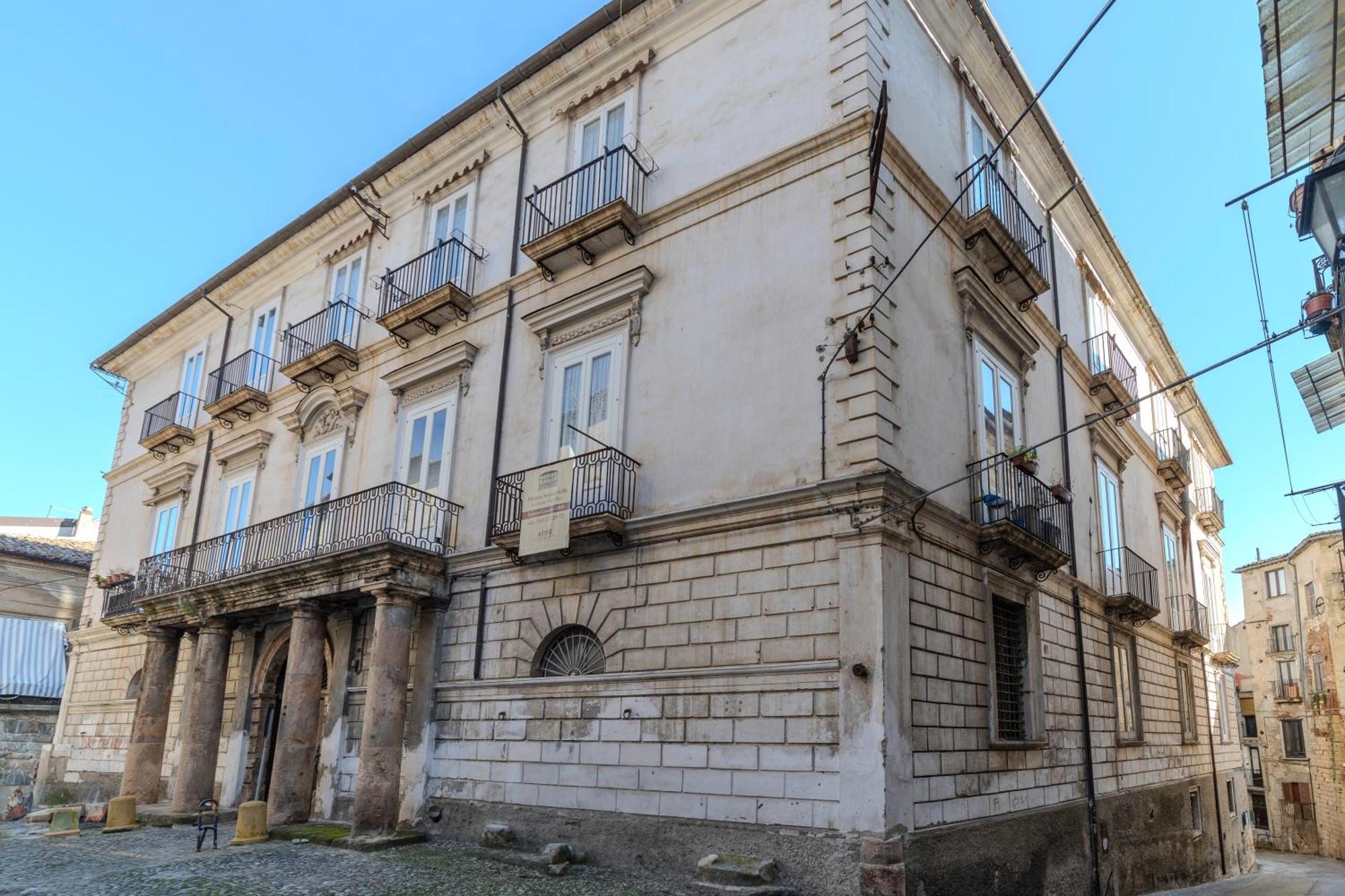 Dimora Storica Giostra Vecchia - Palazzo Grisolia 1809 Cosenza Luaran gambar