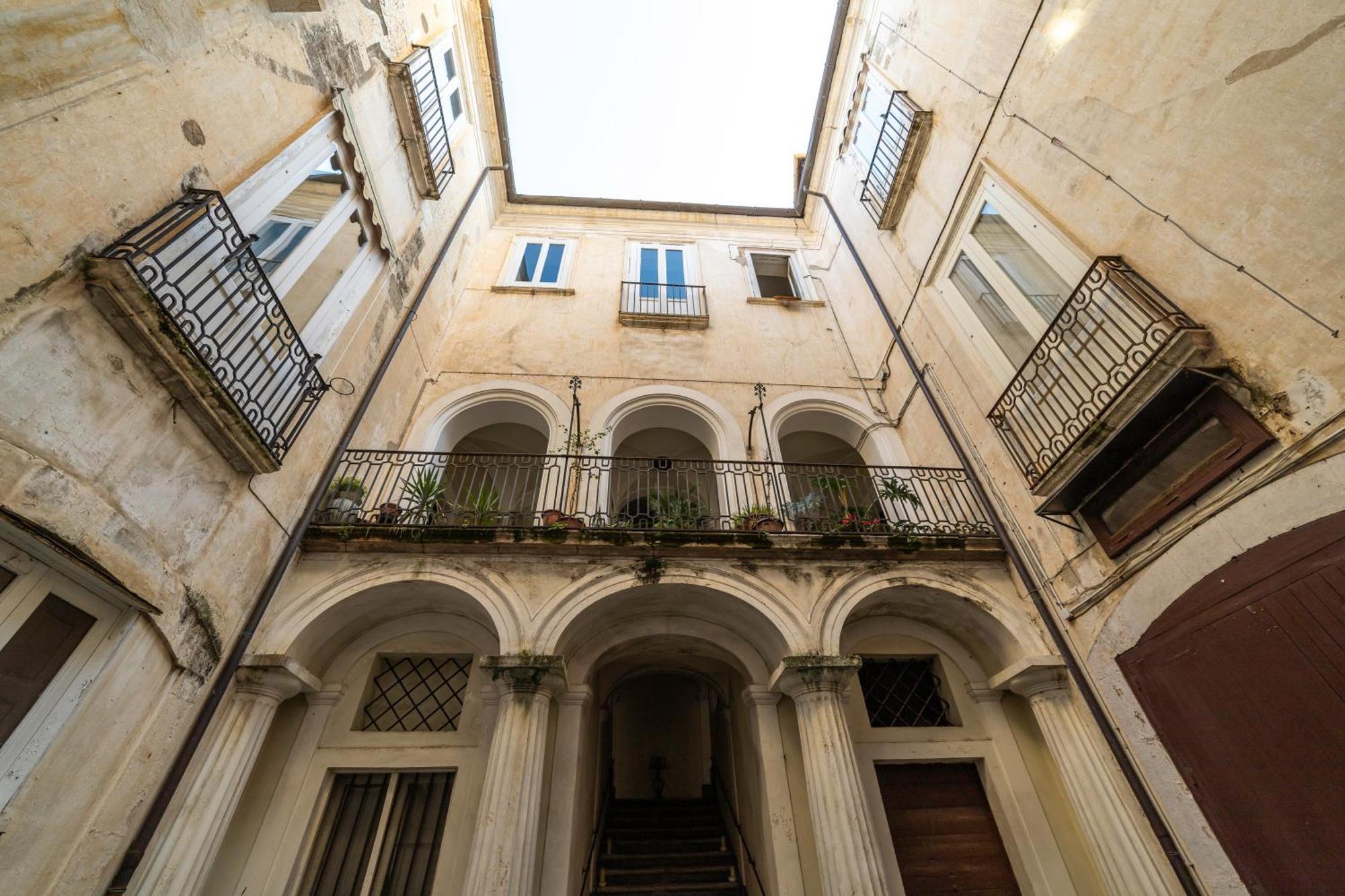 Dimora Storica Giostra Vecchia - Palazzo Grisolia 1809 Cosenza Luaran gambar